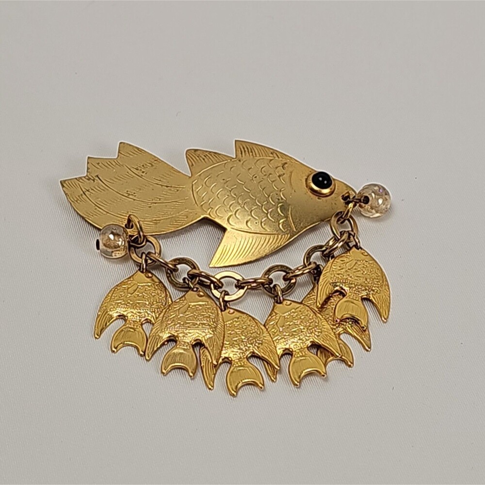 Vintage Gold Tone Figural Fish Brooch with 5 Dangle Fish Charms